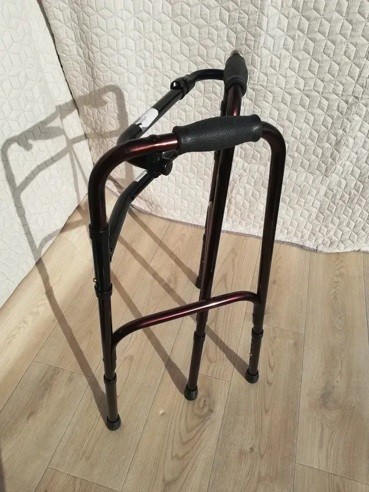 PŮJČENÍ chodítko čtyřbodové