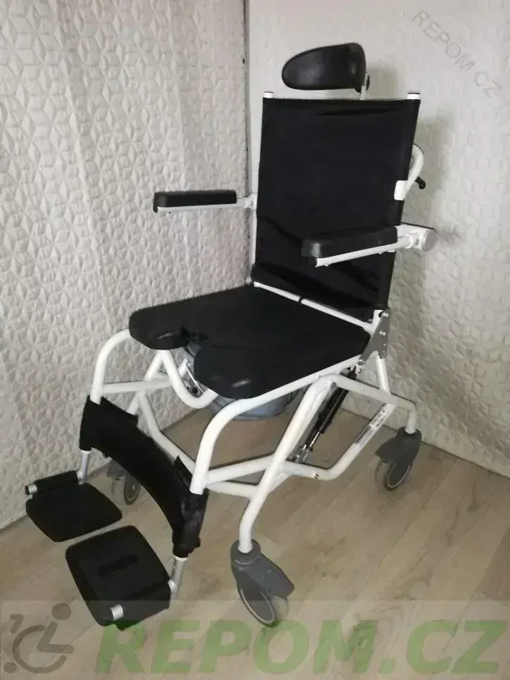 PŮJČENÍ Toaletní židle polohovatelná