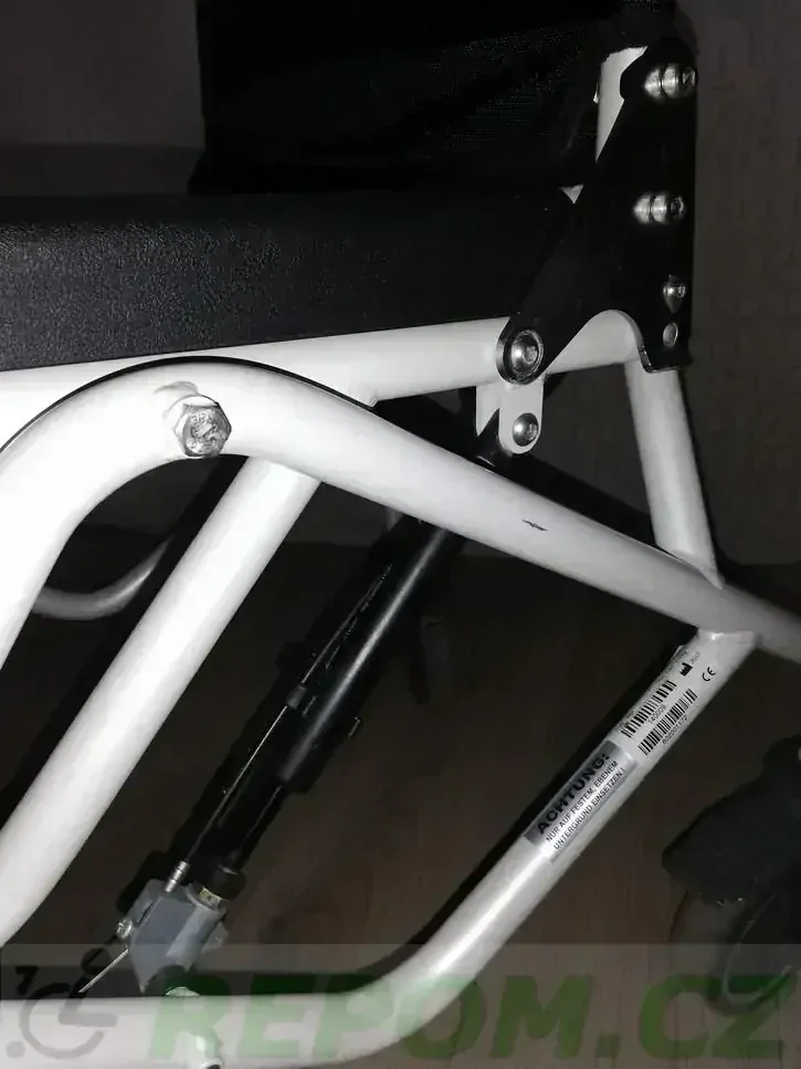 PŮJČENÍ Toaletní židle polohovatelná
