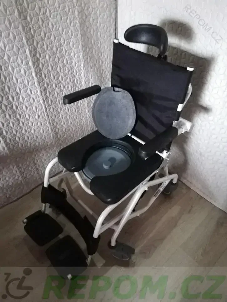 PŮJČENÍ Toaletní židle polohovatelná