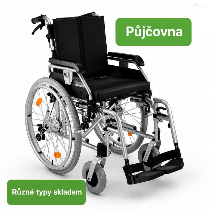 PŮJČENÍ mechanický invalidní vozík s brzdami pro doprovod