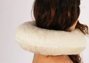 Cestovní polštář za krk z ovčí vlny