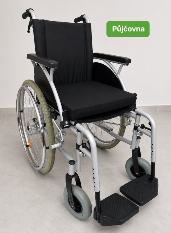 PŮJČENÍ mechanický invalidní vozík s brzdami pro doprovod