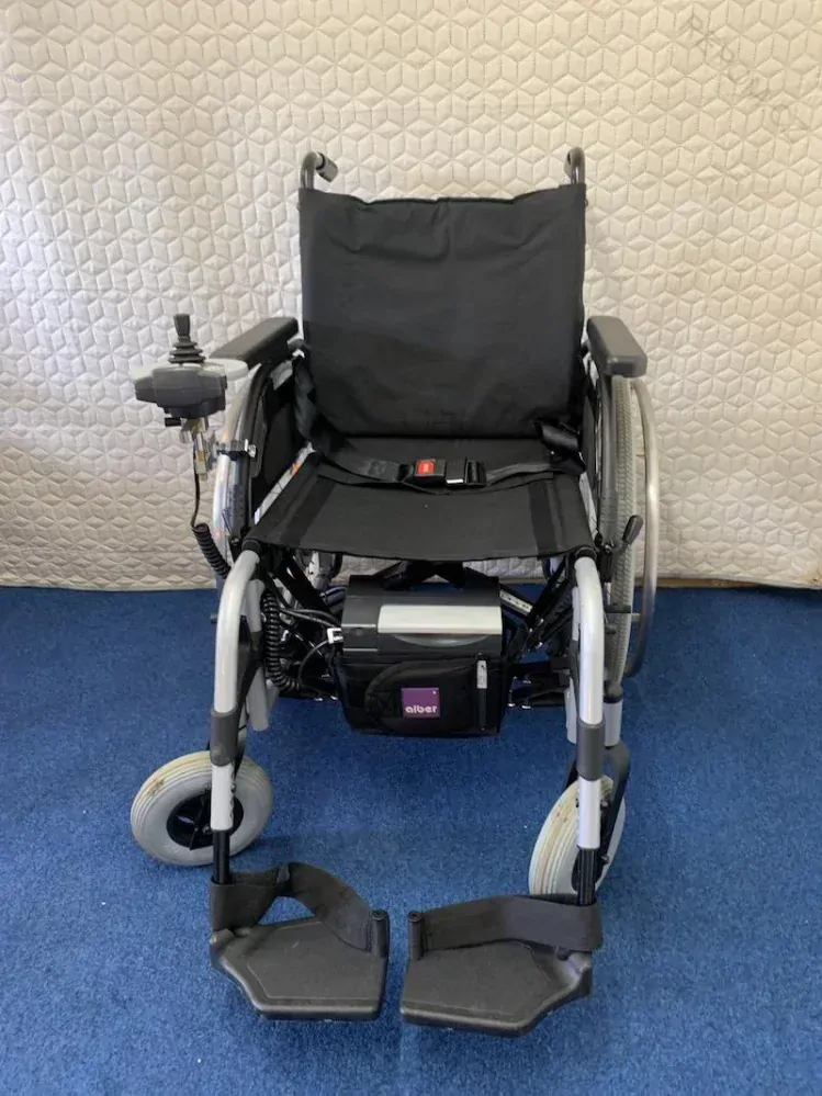 PŮJČENÍ Skládací elektrický invalidní vozík ALBER E-FIX