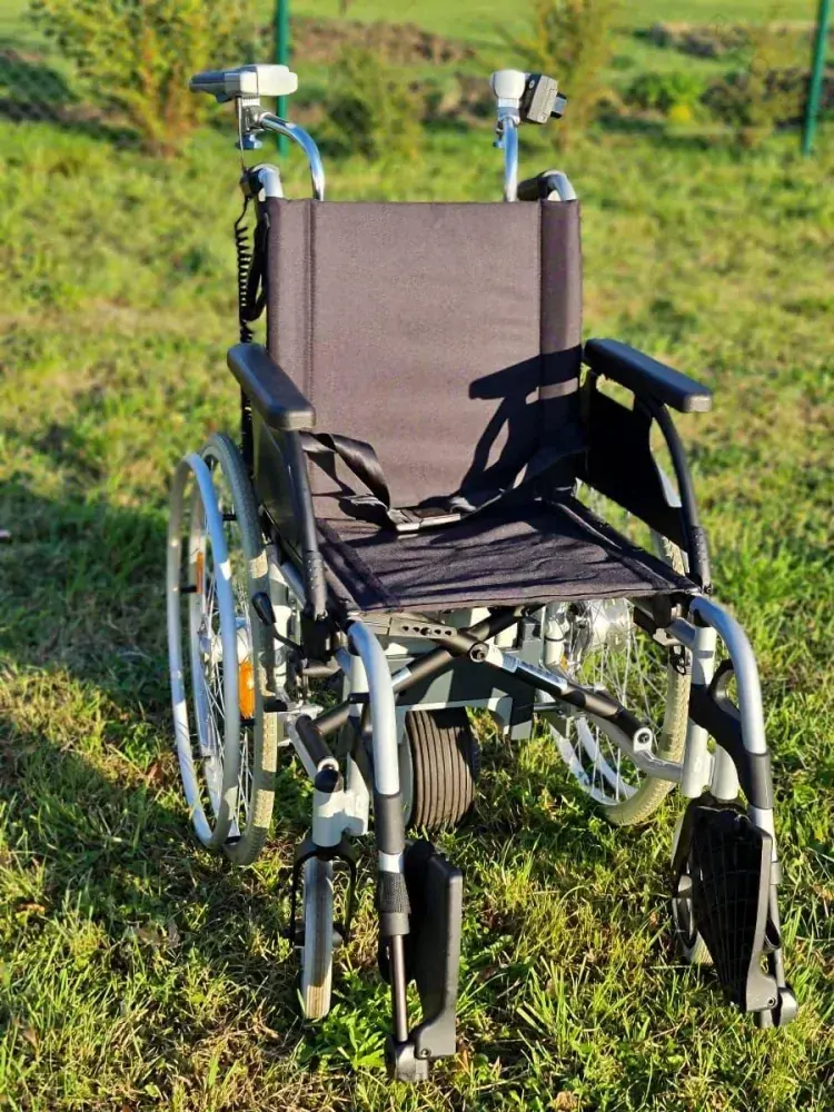 REPAS: Skládací elektrický invalidní vozík VIAMOBIL s pohonem pro doprovod