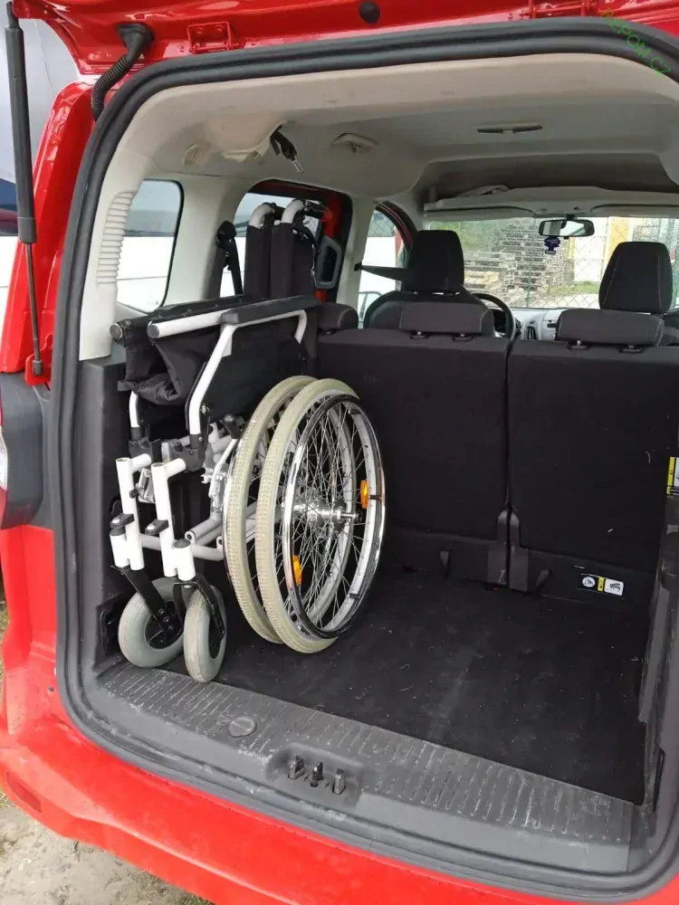 PŮJČENÍ mechanický invalidní vozík