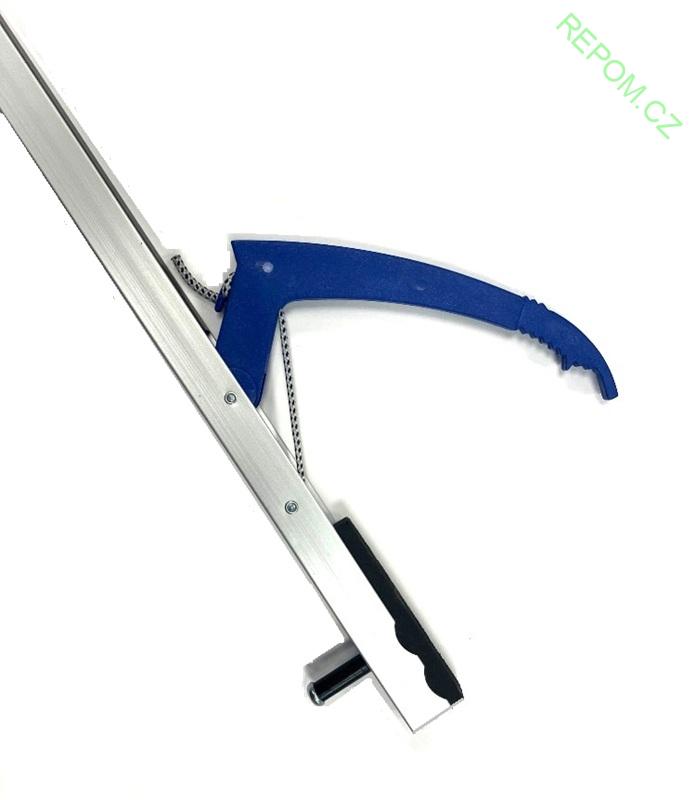 Podavač věcí ze země - kleště