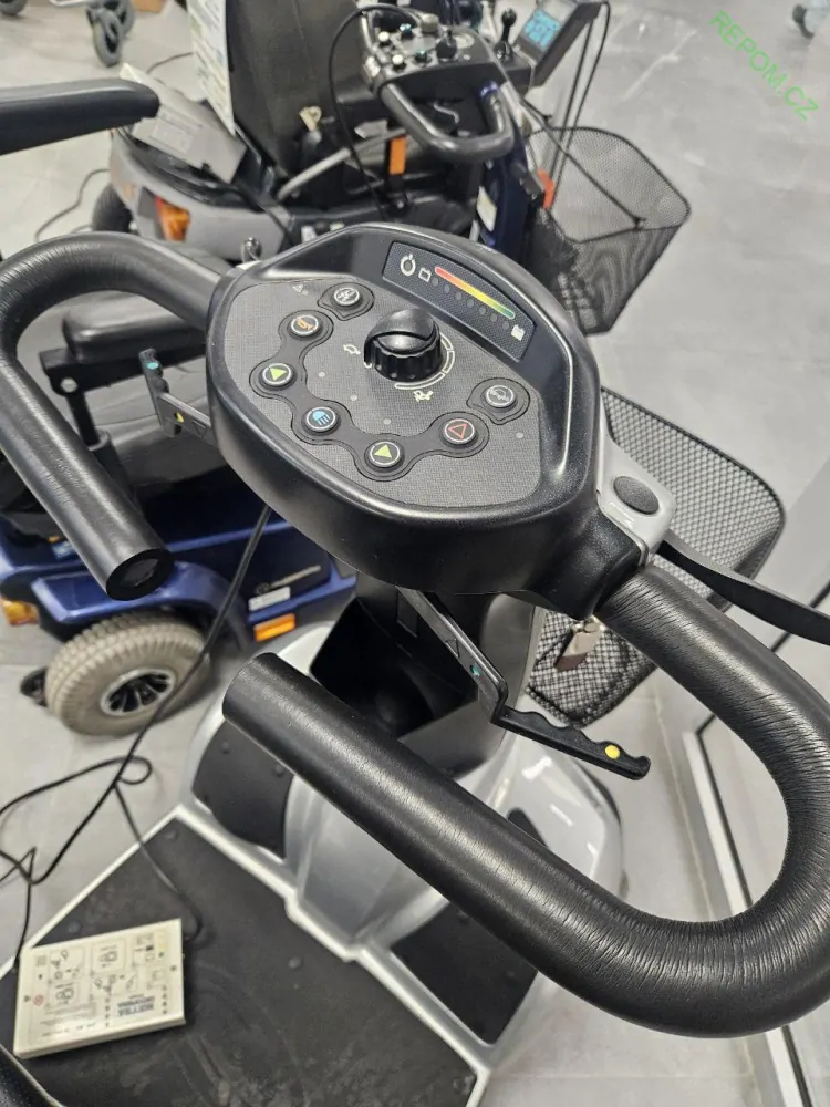 PŮJČENÍ Elektrický skútr standardní