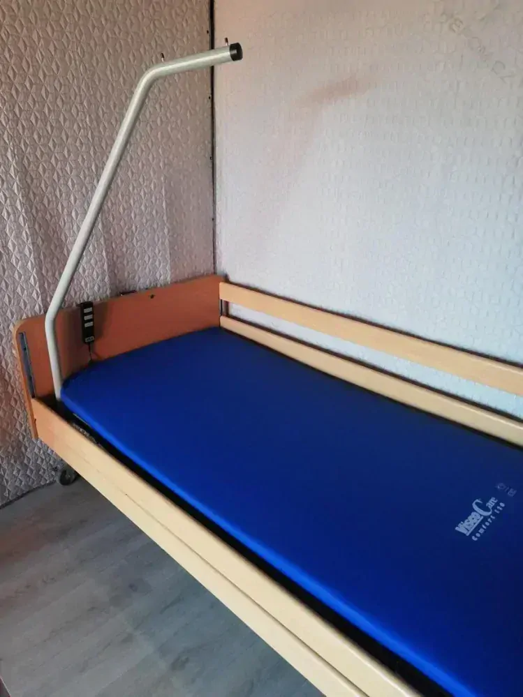 REPAS: Pečovatelské polohovací lůžko poloelektrické