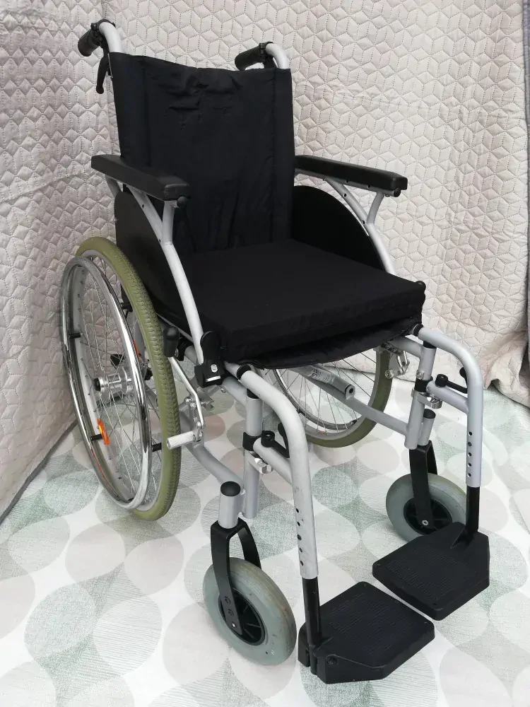 PŮJČENÍ mechanický invalidní vozík