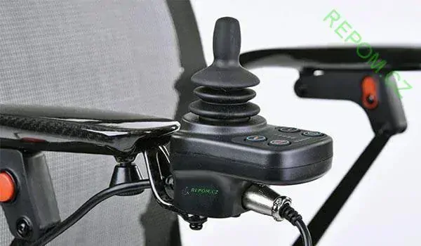 Elektrický invalidní vozík QUICKIE Q50 R Carbon - špička ve své kategorii