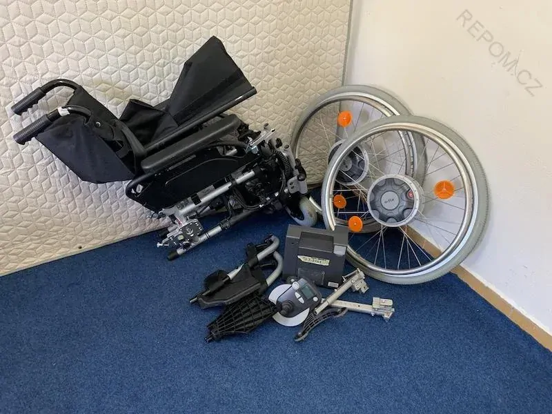 PŮJČENÍ Skládací elektrický invalidní vozík ALBER E-FIX