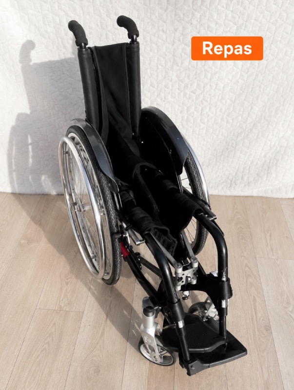 REPAS: Poloaktivní invalidní vozík