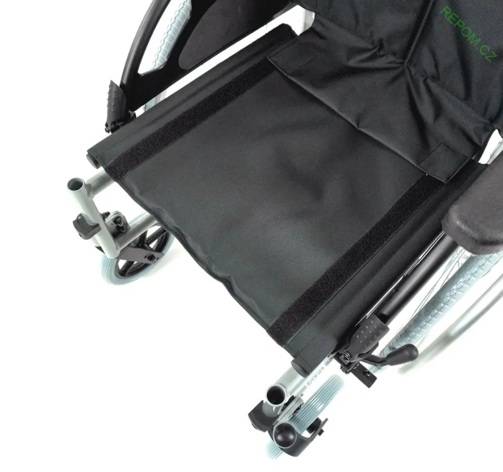 Náš nejkvalitnější invalidní vozík BREEZY PARIX2 standardní - brzdy pro doprovod