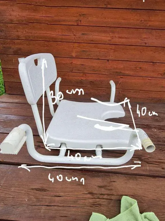 PŮJČENÍ Sedačka na vanu s nastavitelnou šíří s opěradlem