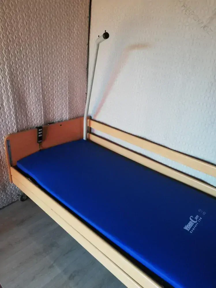 REPAS: Pečovatelské polohovací lůžko poloelektrické