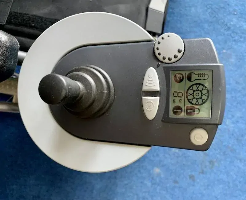 PŮJČENÍ Skládací elektrický invalidní vozík ALBER E-FIX