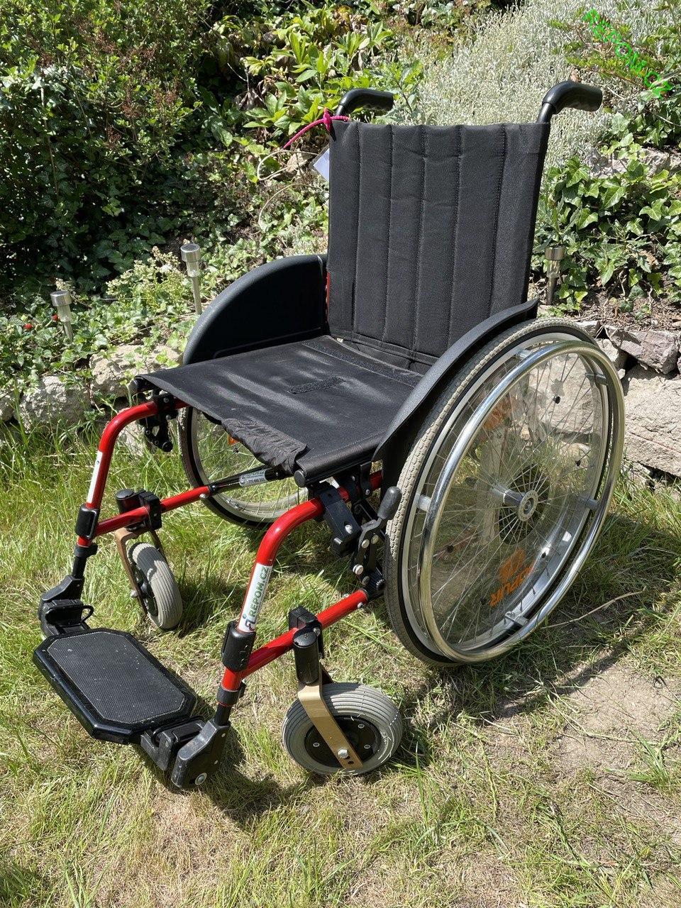 REPAS: Sportovní invalidní vozíky SOPUR