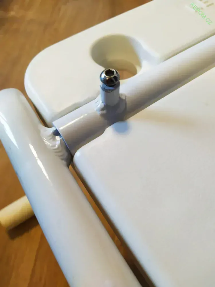 REPAS: Polozapuštěná sedačka na vanu s nastavitelnou šíří