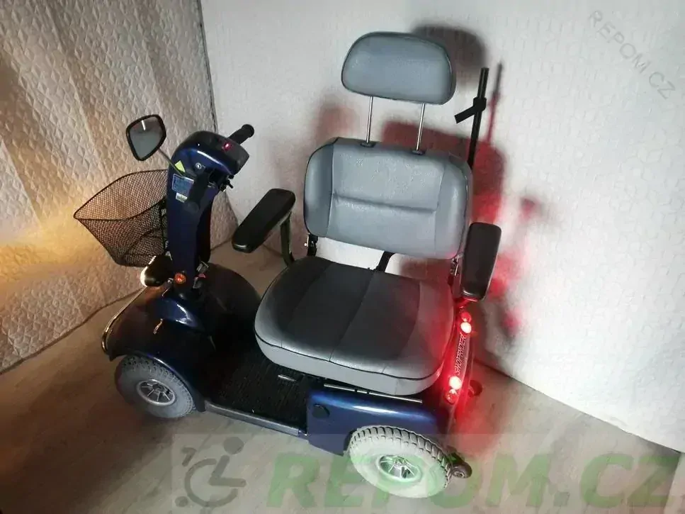 PŮJČENÍ Elektrický skútr kompaktní