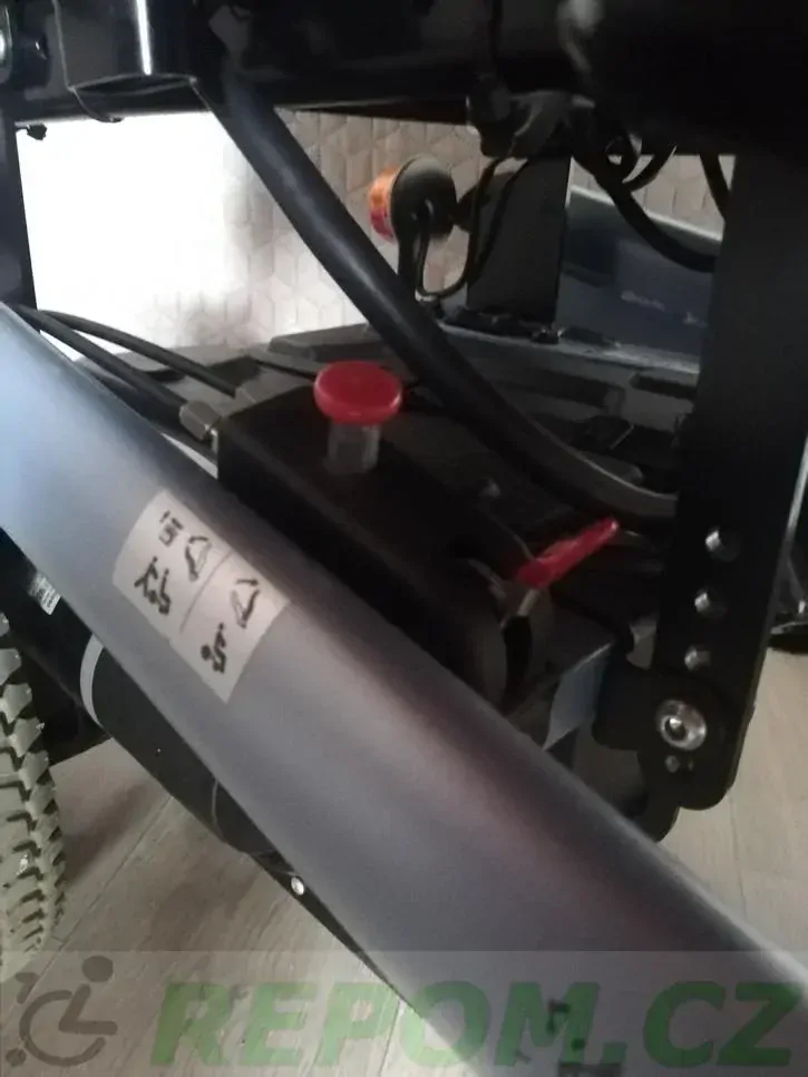 REPAS: Terénní elektrický vozík s anatomickým sezením