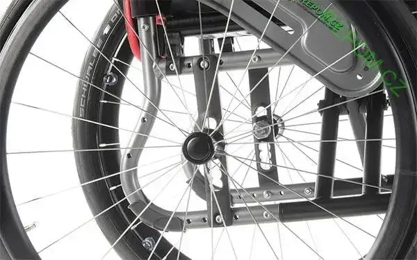 Invalidní vozík QUICKIE LIFE poloaktivní, skládací